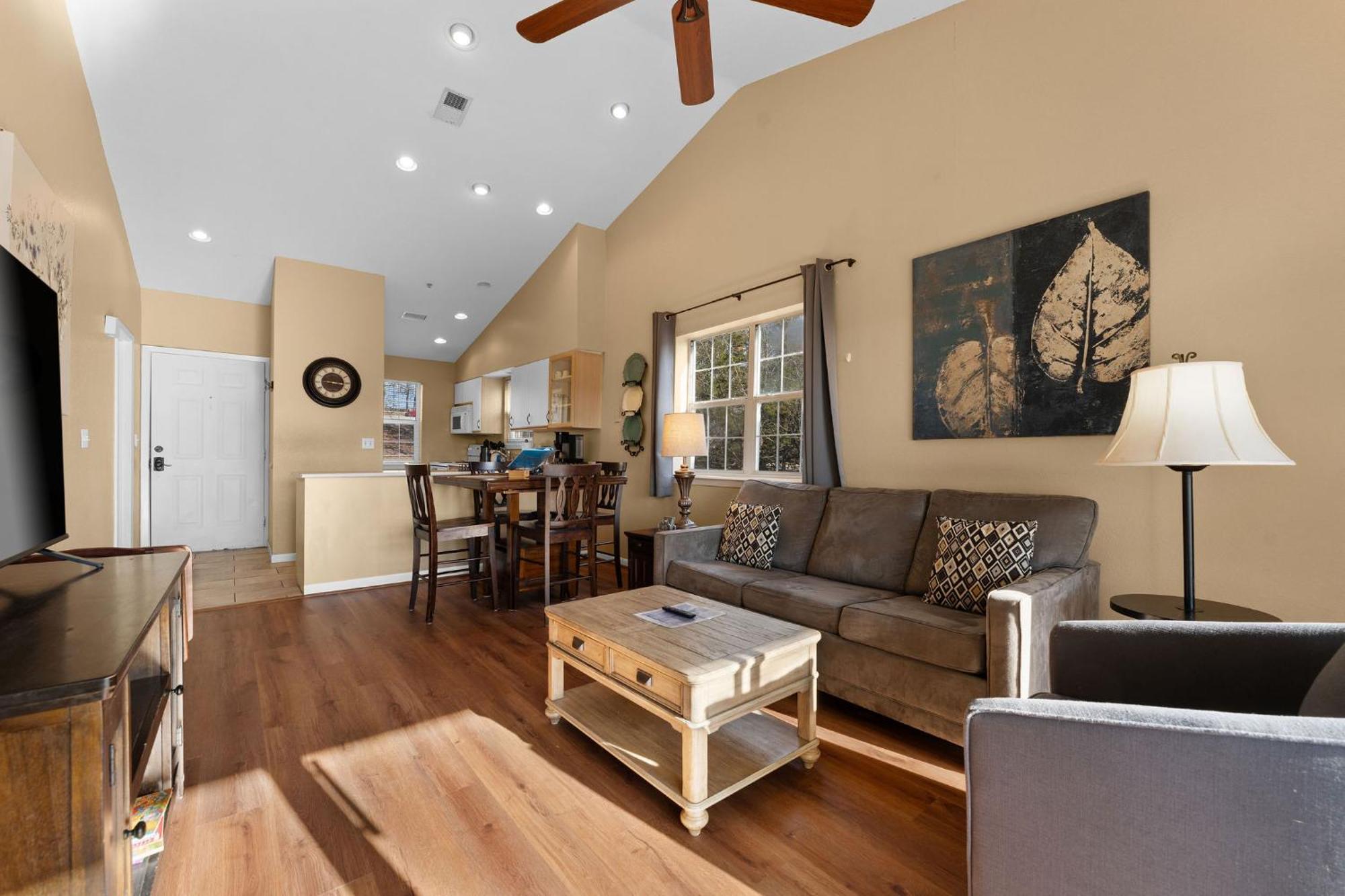 Cozy Top Floor 2Br Condo With View And Amenities!! Point Lookout Εξωτερικό φωτογραφία